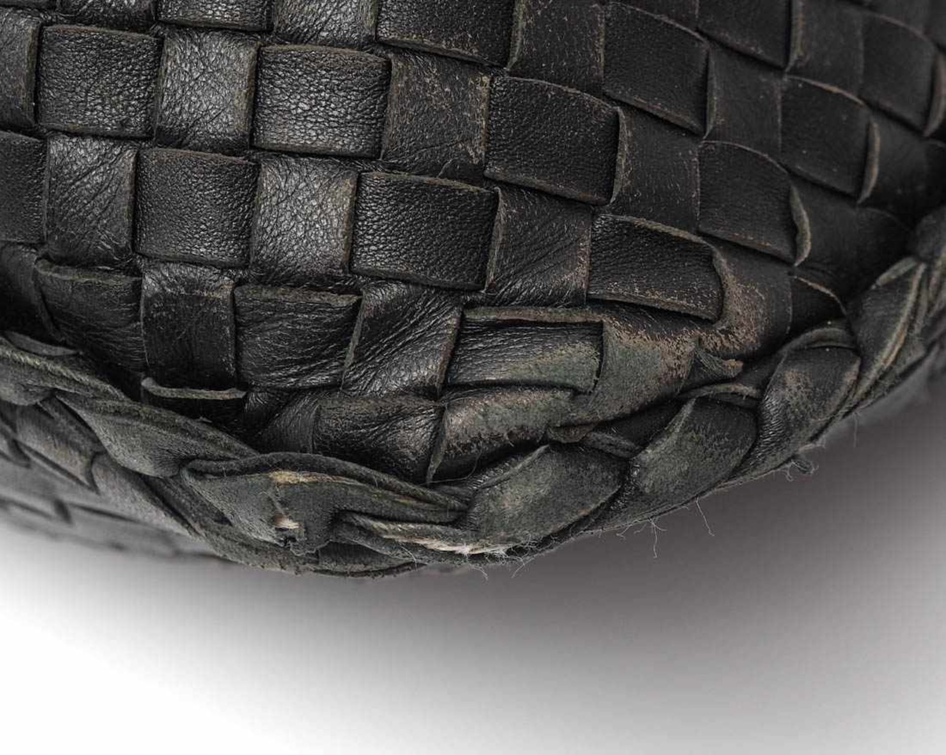 Schultertasche, sog. "Hobo Bag", Bottega VenetaQuerovale Form aus schwarzen, gewebten Lederbändern - Image 4 of 6