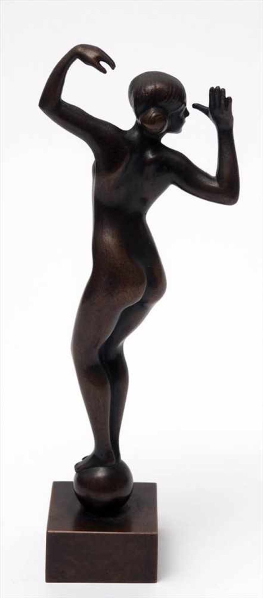 Figurine, 20er JahreAuf quadratischer Plinthe unbekleidetes junges Mädchen in bewegter Haltung, - Image 3 of 4