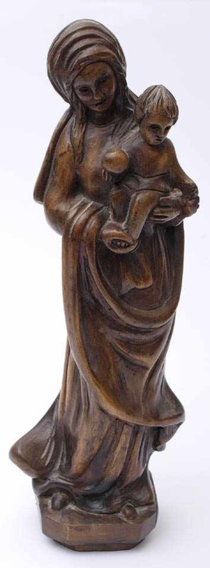 Madonna mit Kind, 20.Jhdt.Holz, geschnitzt. H.48cm. Dazu (ursprünglich nicht zugehörige) hölzerne