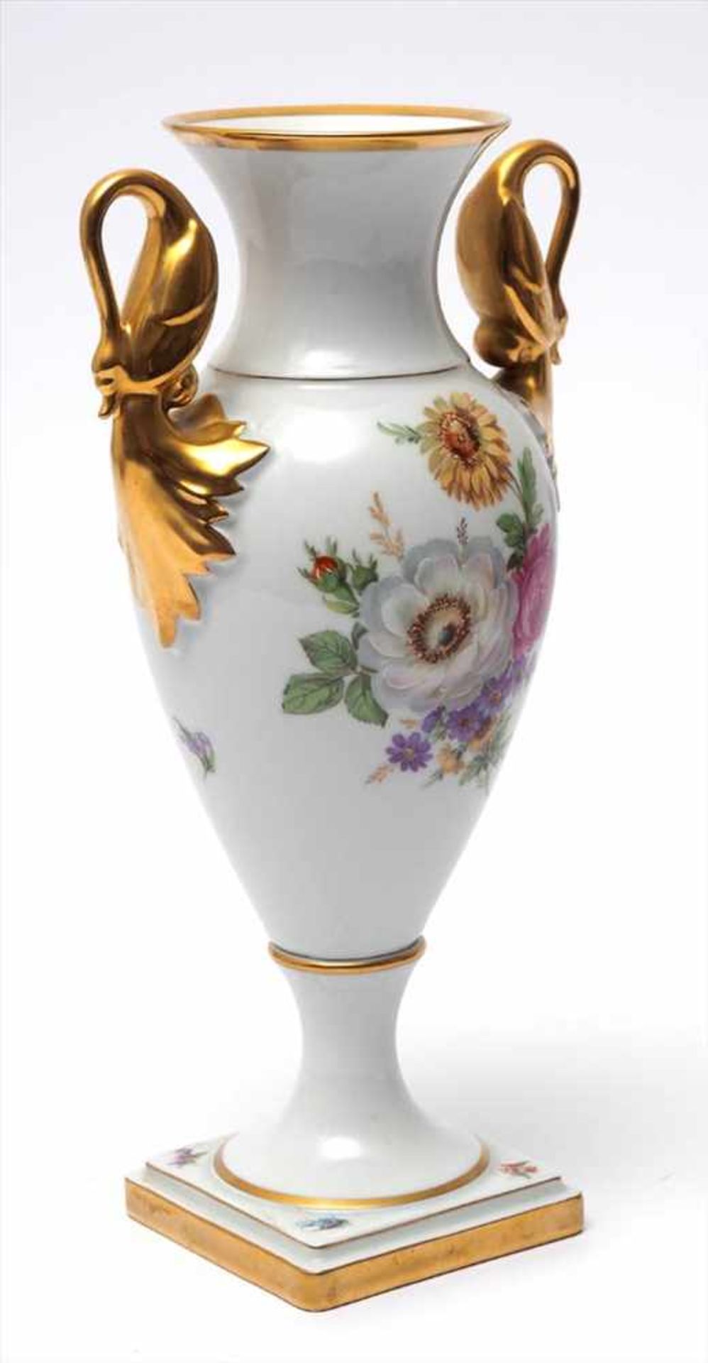 Vase, Alboth & KaiserAuf quadratischer Plinthe eiförmiger Korpus, flankiert von Schwanenhenkeln. - Bild 3 aus 7