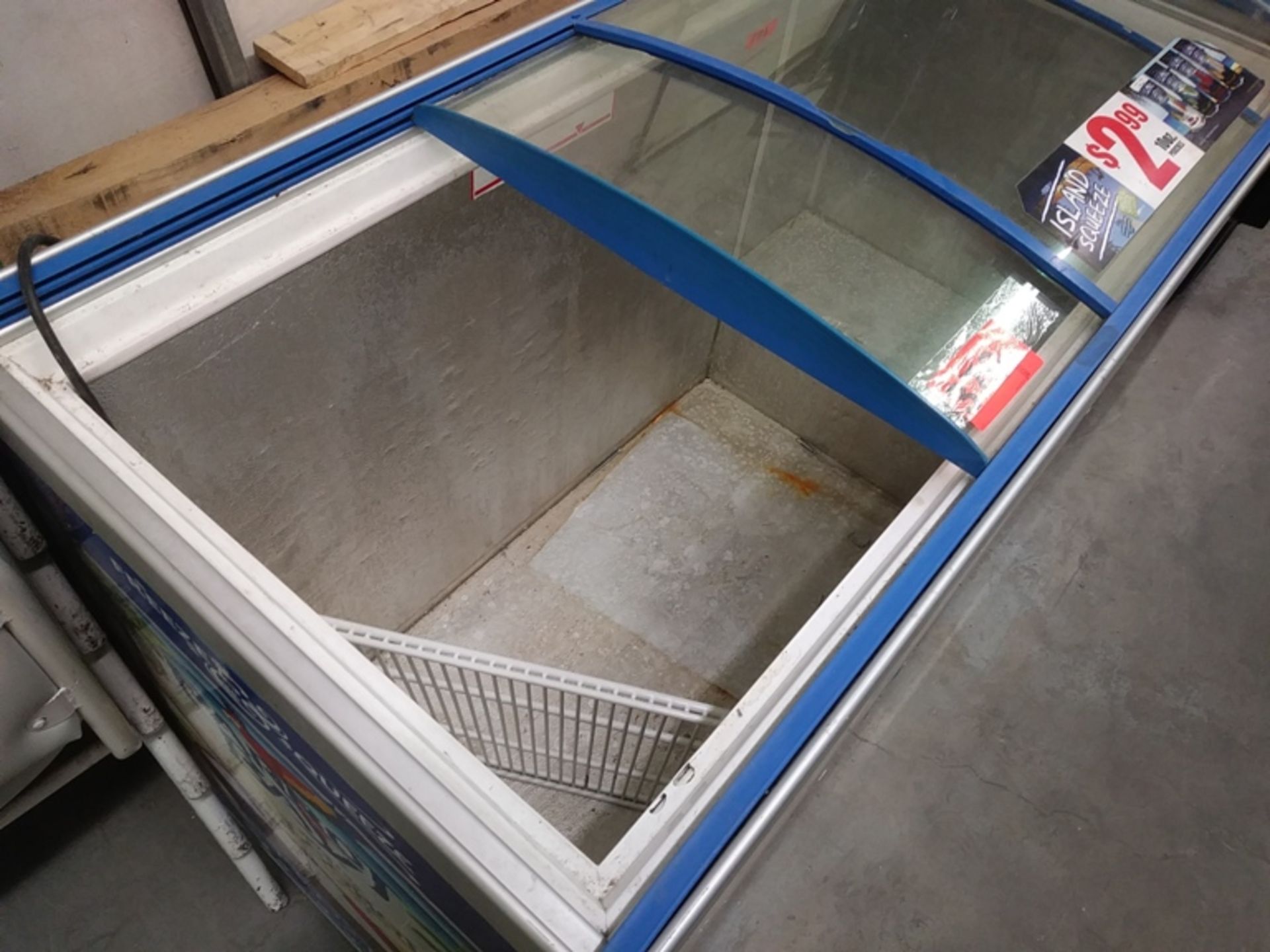 SLIDING 2 DOOR CHEST ICE CREAM FREEZER (51" L X 25" D X 31" H) - Image 3 of 4