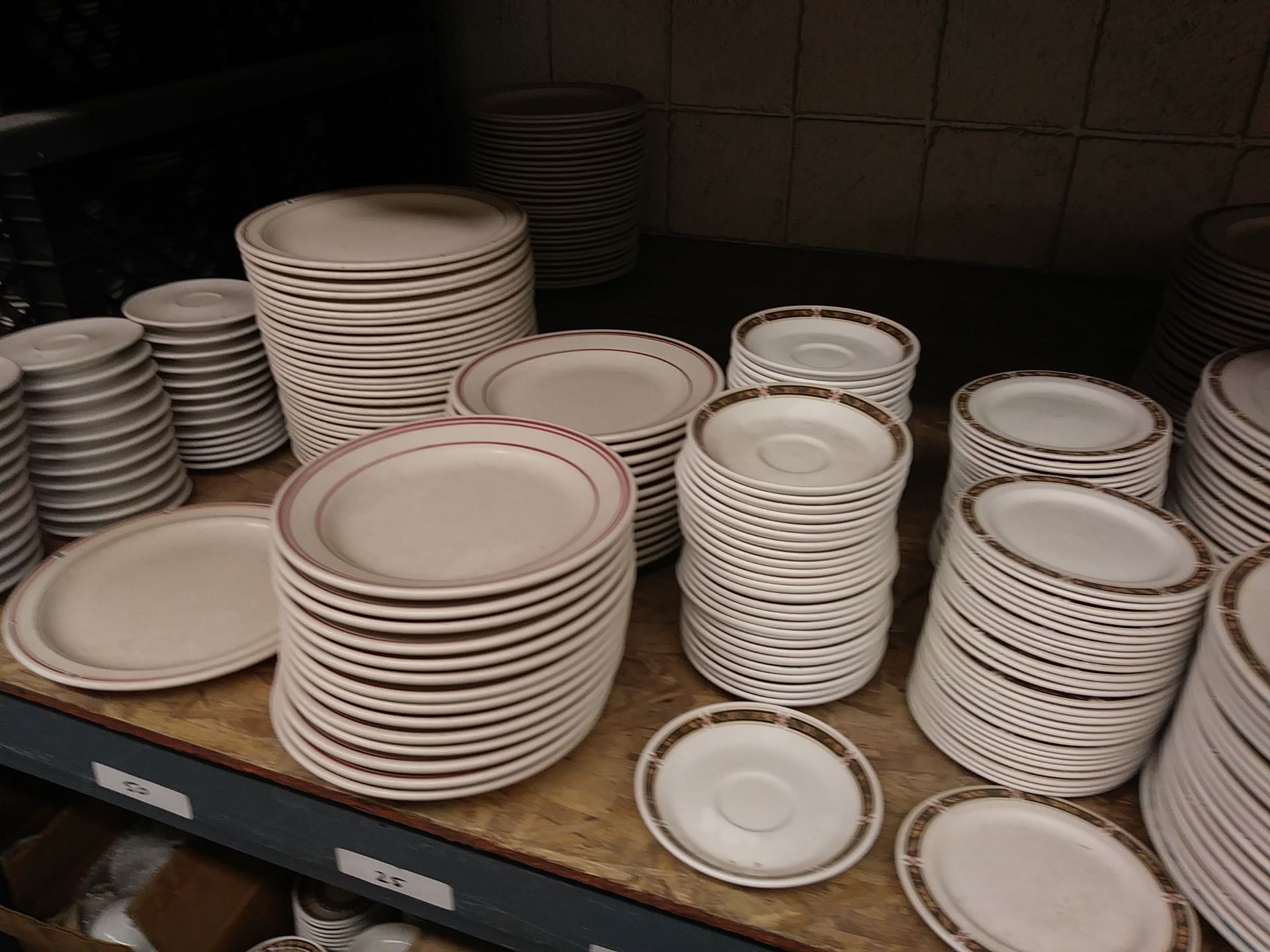 CONTENTS OF ENTIRE SHELF - (MISC DISHES ) INCLUDES: OVER 300 PLATES, BOWLS & SAUCERS - SEE QTY - Image 5 of 16
