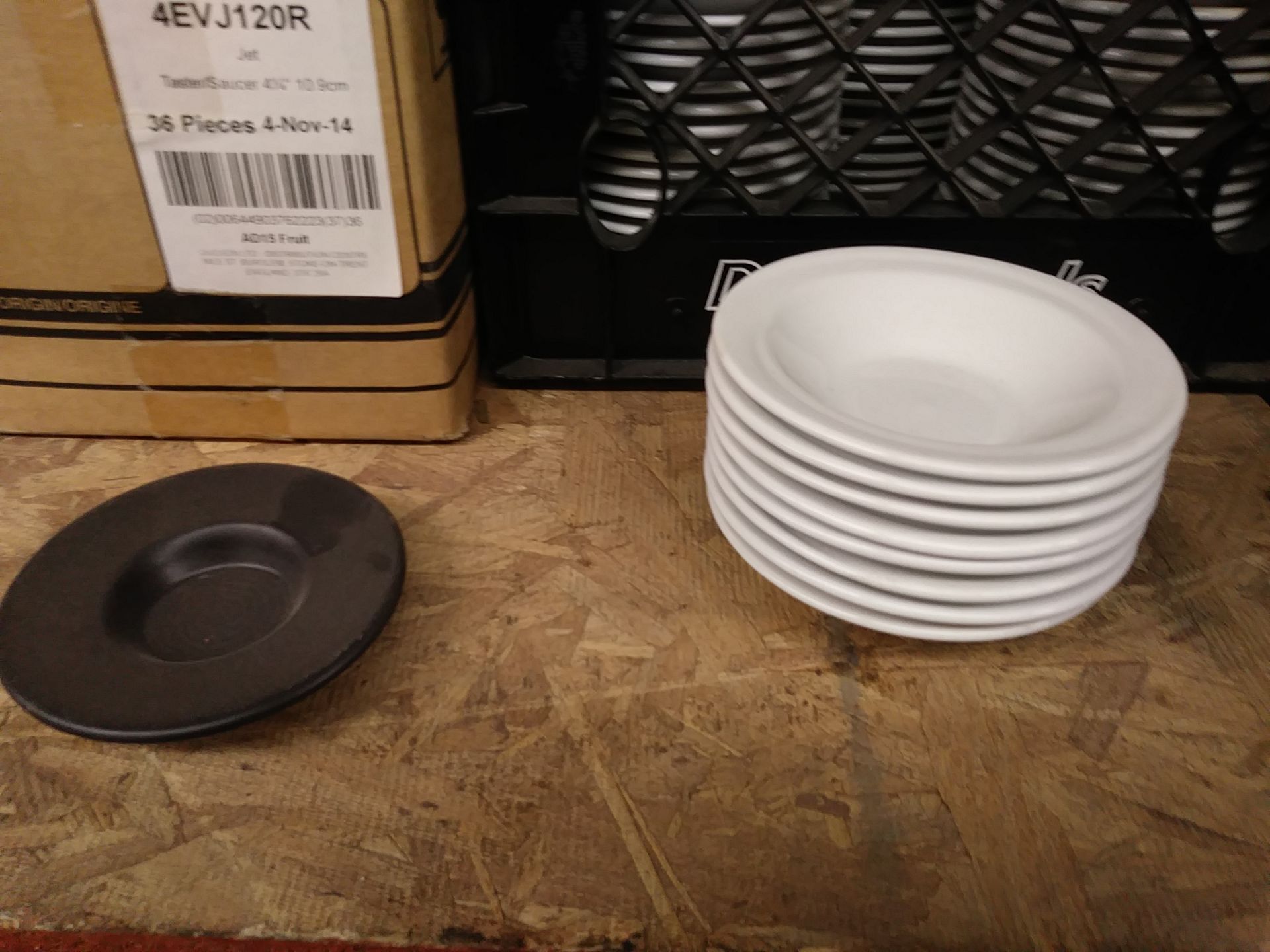 CONTENTS OF ENTIRE SHELF - (MISC DISHES ) INCLUDES: OVER 300 PLATES, BOWLS & SAUCERS - SEE QTY - Image 13 of 16