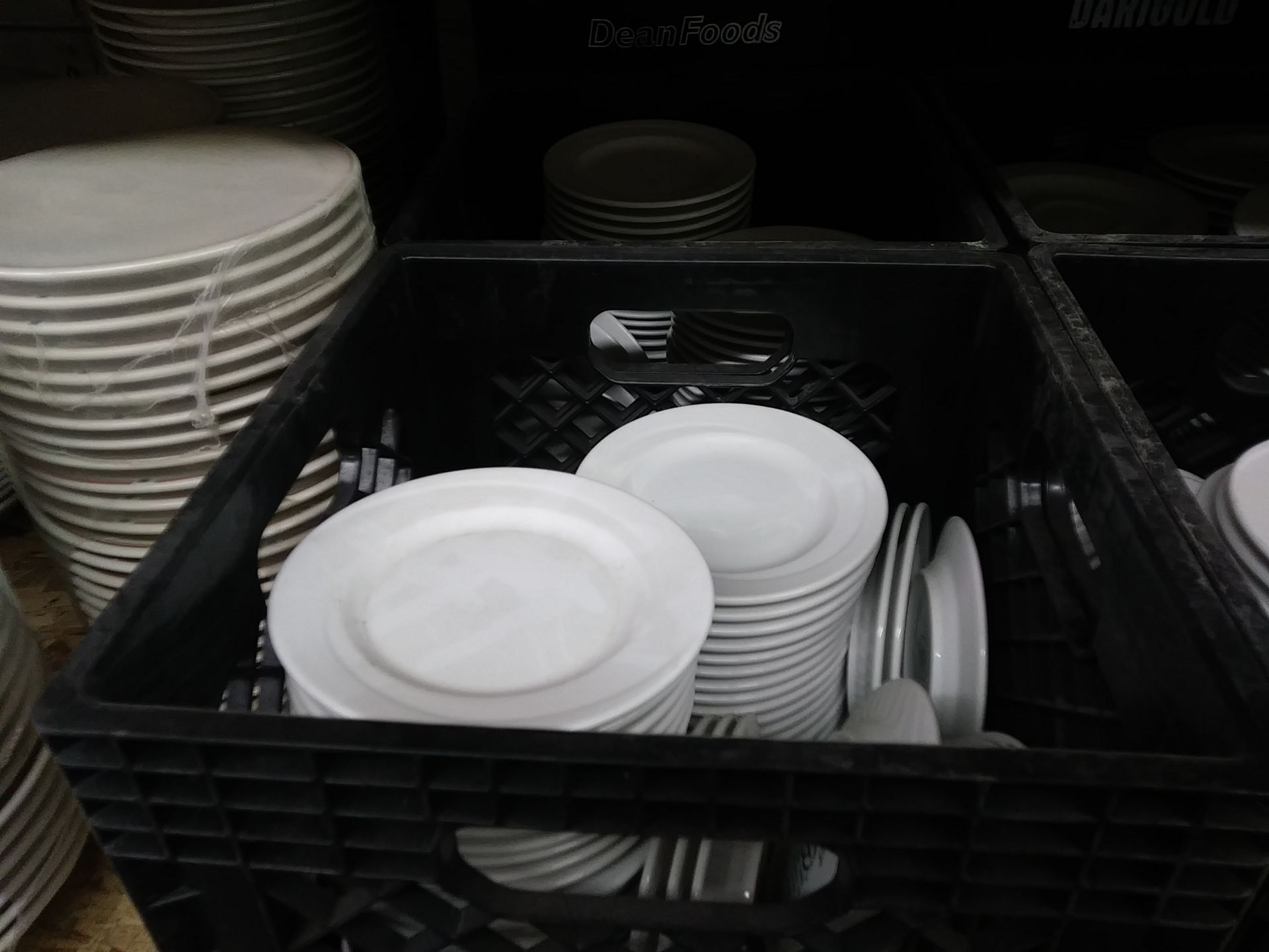 CONTENTS OF ENTIRE SHELF - (MISC DISHES) INCLUDES:, 8" BOWLS, 11" OVAL PLATTERS, 5" PLATES / SAUCERS - Image 5 of 8