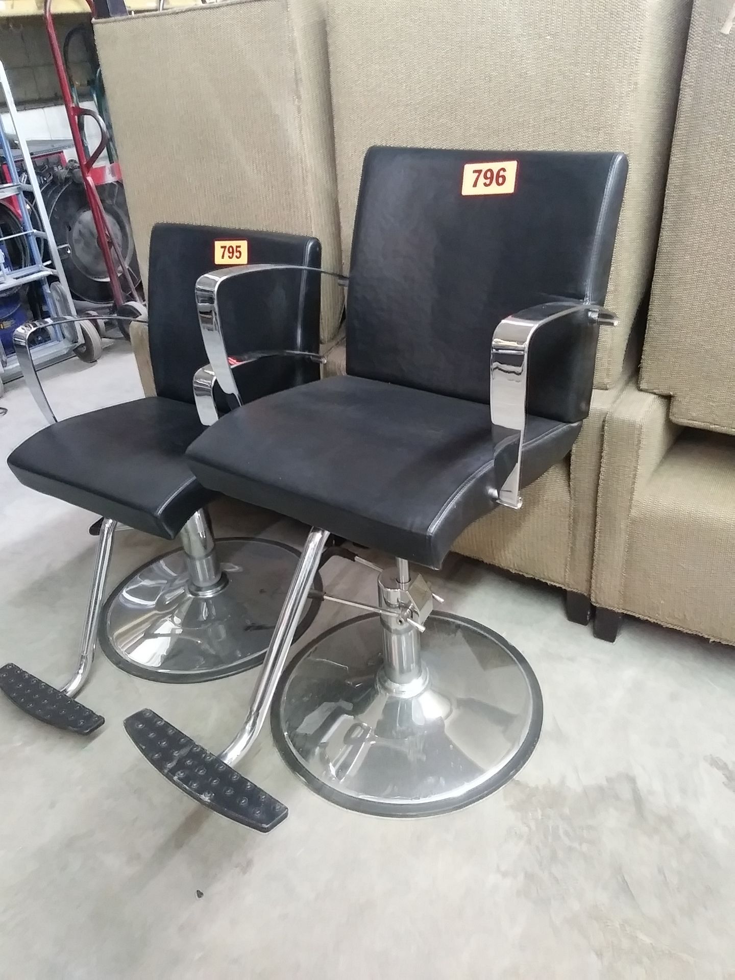 SALON / BARBER CHAIR W/ FOOT REST (SWIVELS, LIFTS, DROPS) - Image 2 of 4