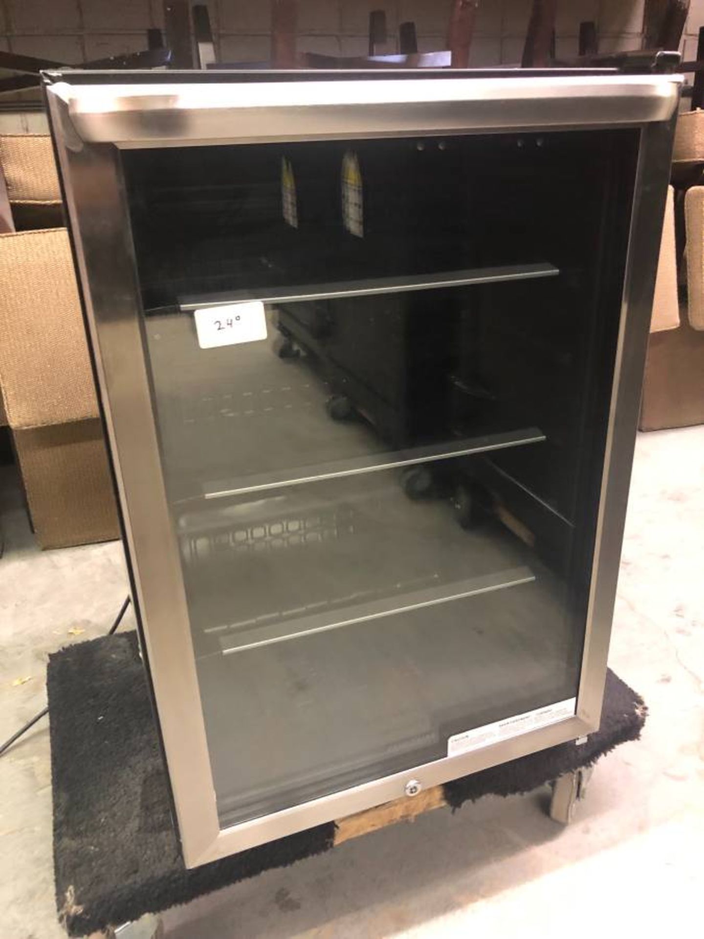 FRIGIDAIRE SINGLE GLASS DOOR WINE COOLER / BEVERAGE COOLER (MODEL: LFBC46F5LS)