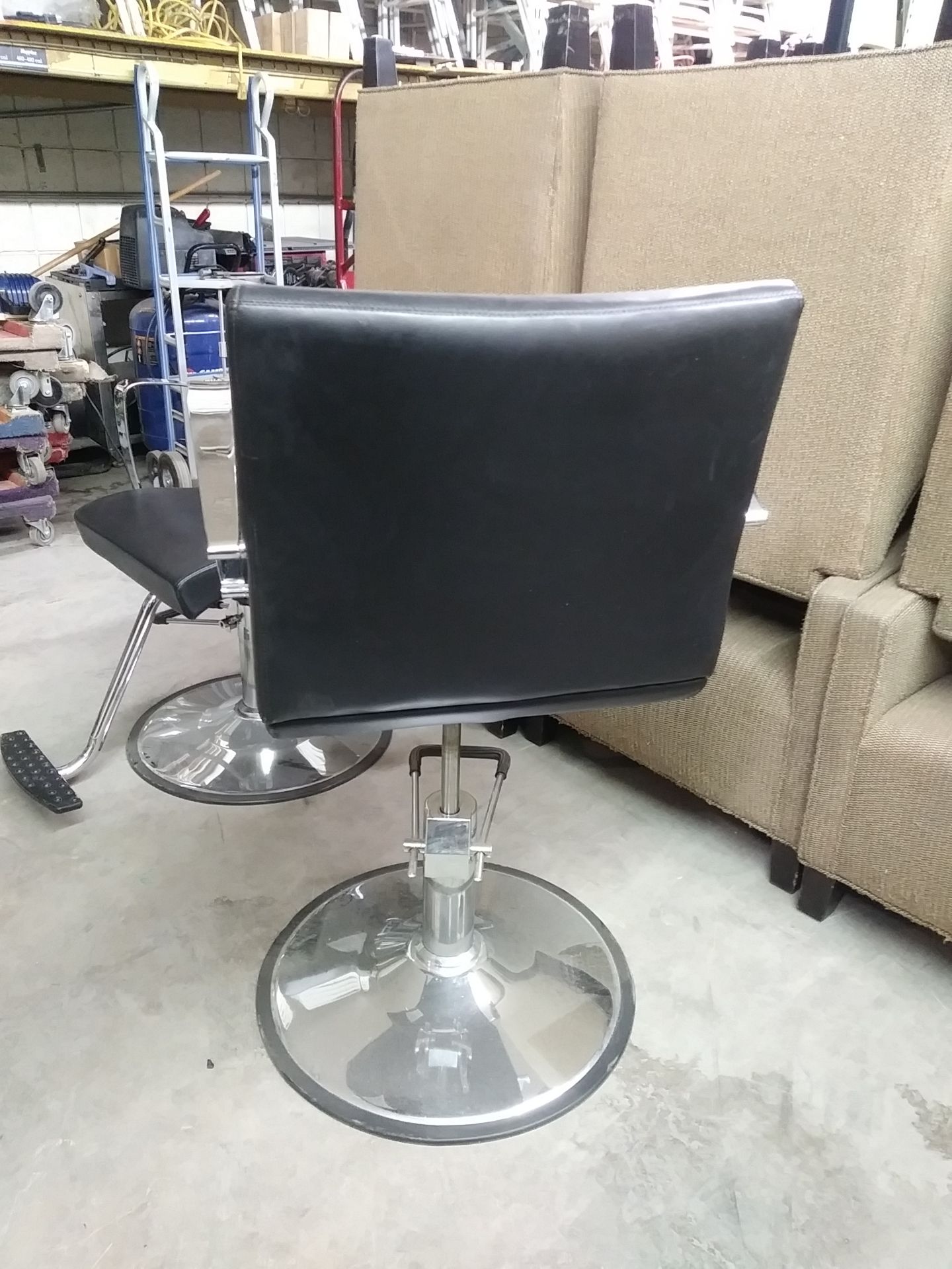 SALON / BARBER CHAIR W/ FOOT REST (SWIVELS, LIFTS, DROPS) - Image 4 of 4