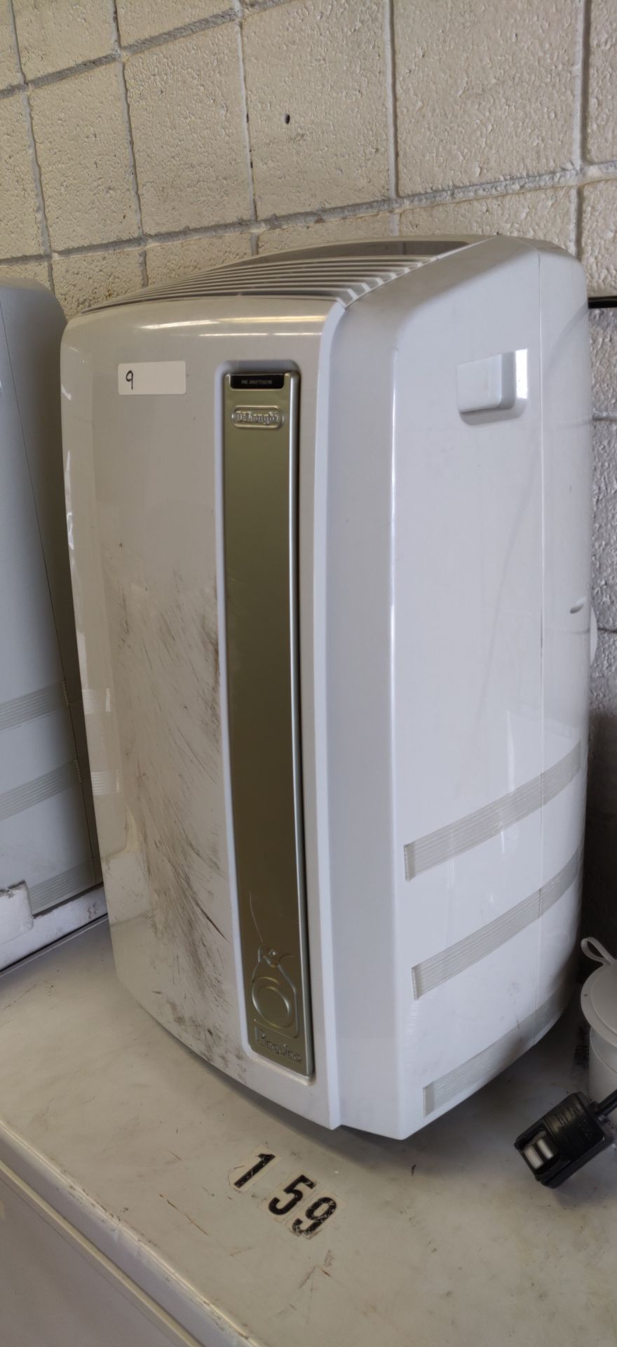 DELONGHI PINGUINO AIR CONDITIONER MODEL AN270G1W-1AWH 16" WIDTH X 29" HEIGHT X 15" DEPTH - Image 3 of 3