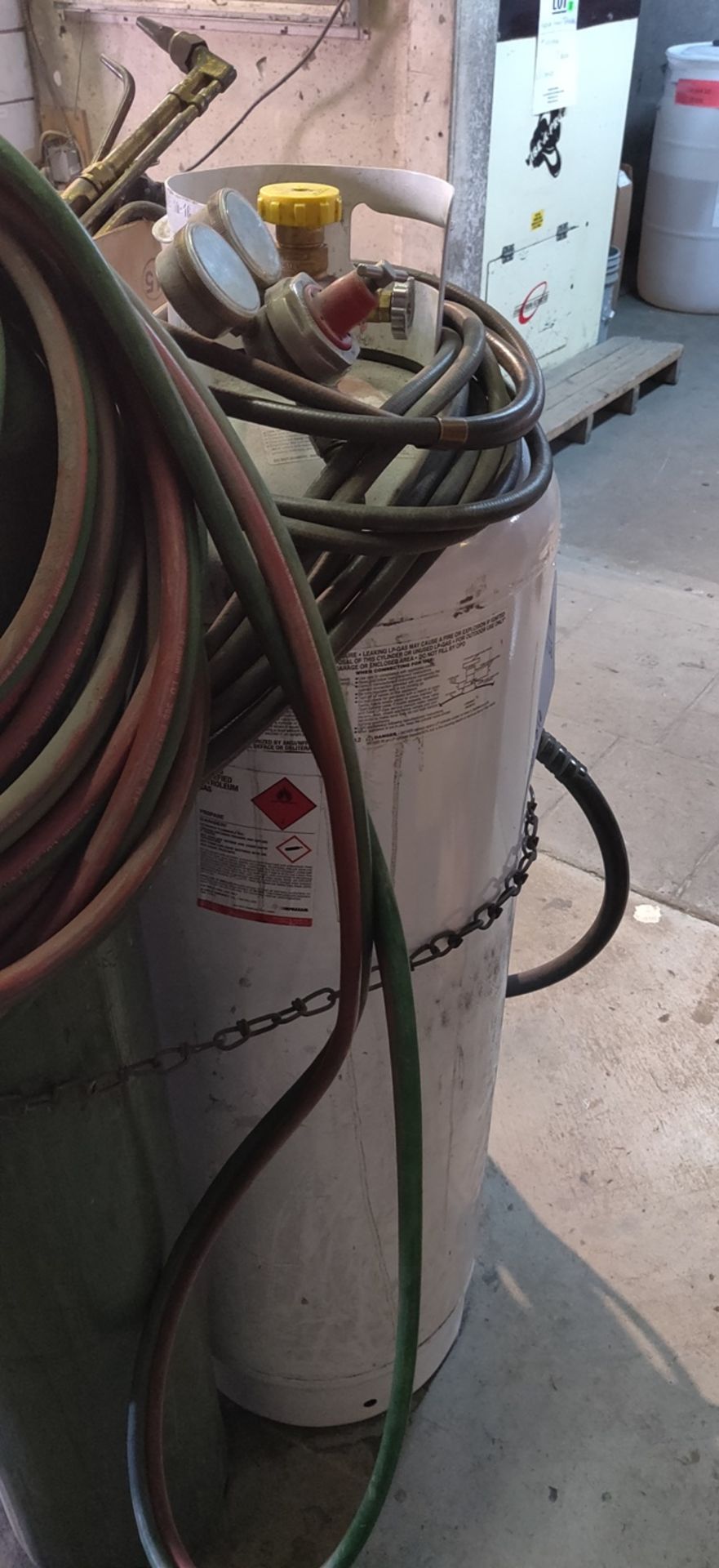 ACETYLENE TORCH W/ OXYGEN / ACETYLENE / PROPANE TANKS, ASSORTED HOSES, ASSORTED TORCHES.. - Image 3 of 4