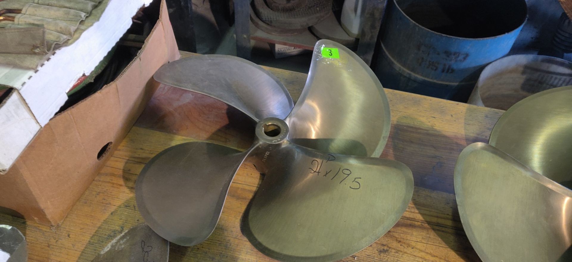 21 X 19.5 BOAT PROPELLER RIGHT HAND