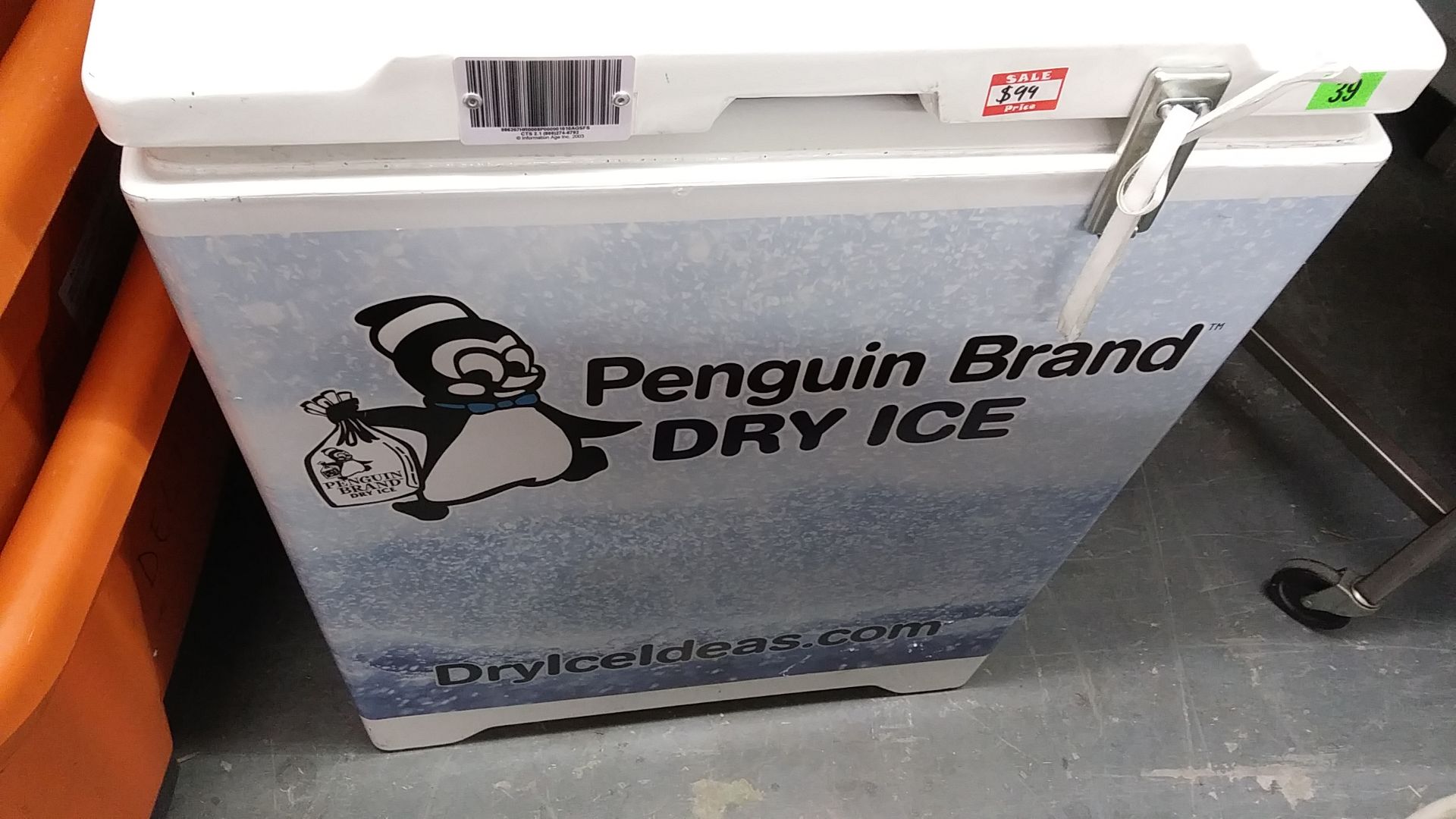 PENGUIN DRY ICE BIN (APPROX 30" W x 36" H x 19" D) - Image 3 of 6