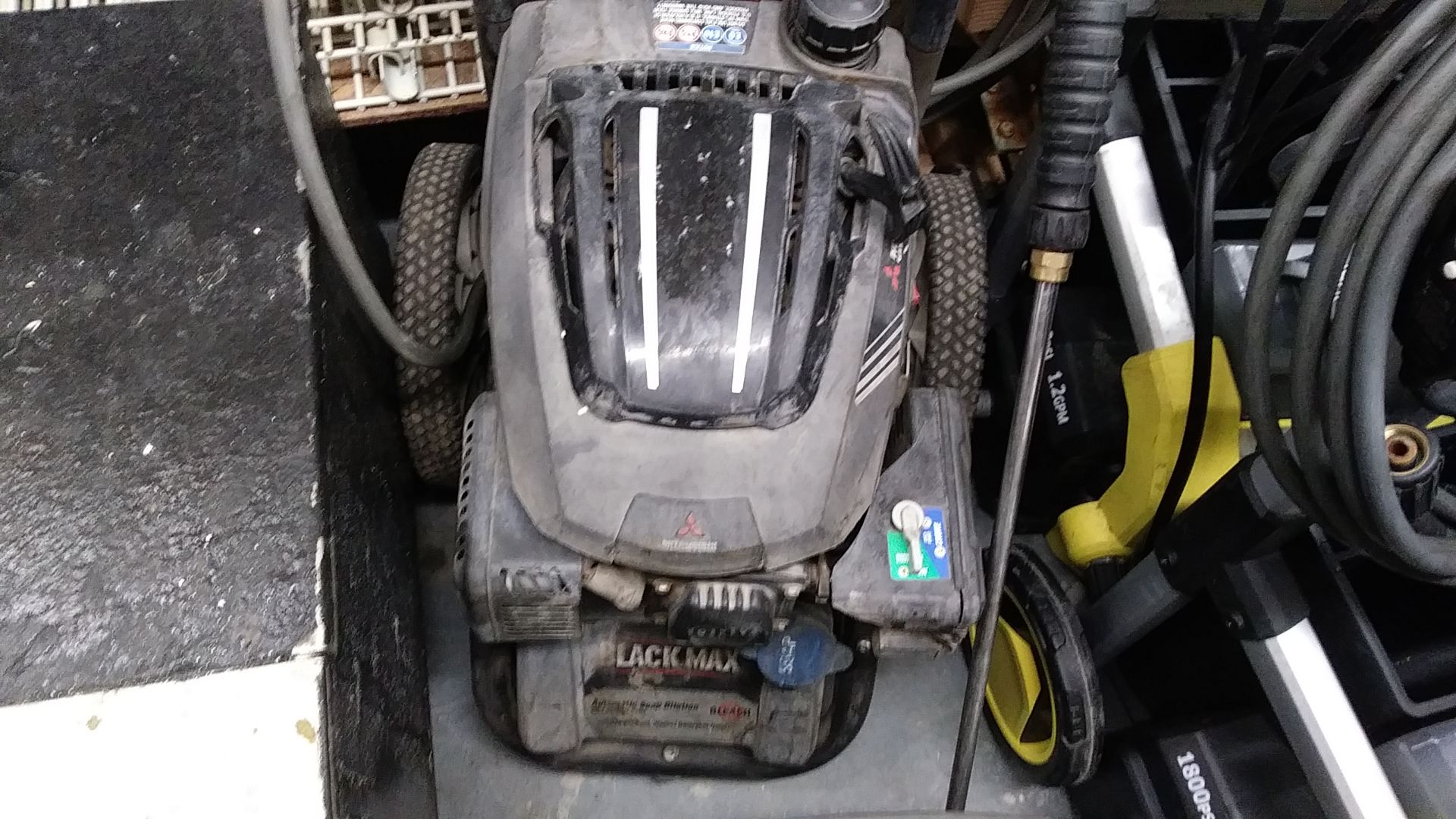 BLACK MAX 2800 PSI PRESSURE WASHER - Image 2 of 3