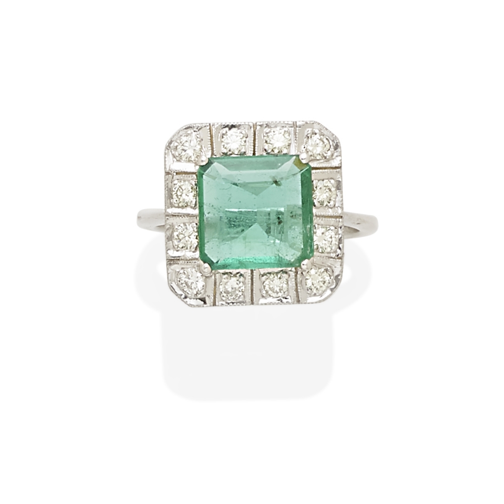 An emerald and diamond ring - Image 2 of 2