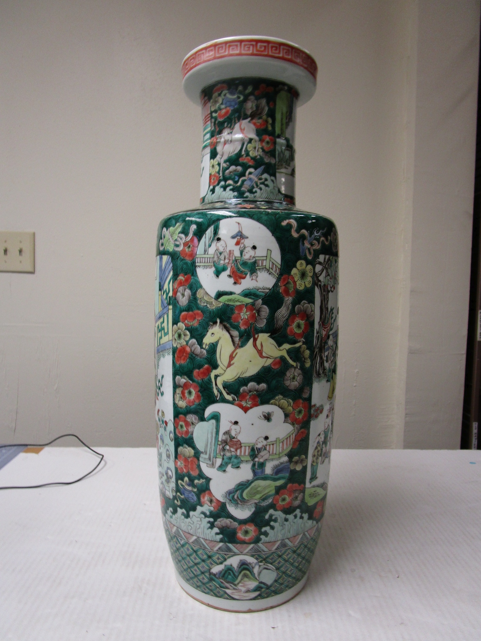 A Chinese Famille Verte Enameled Rouleau Vase Late Qing dynasty - Image 2 of 11