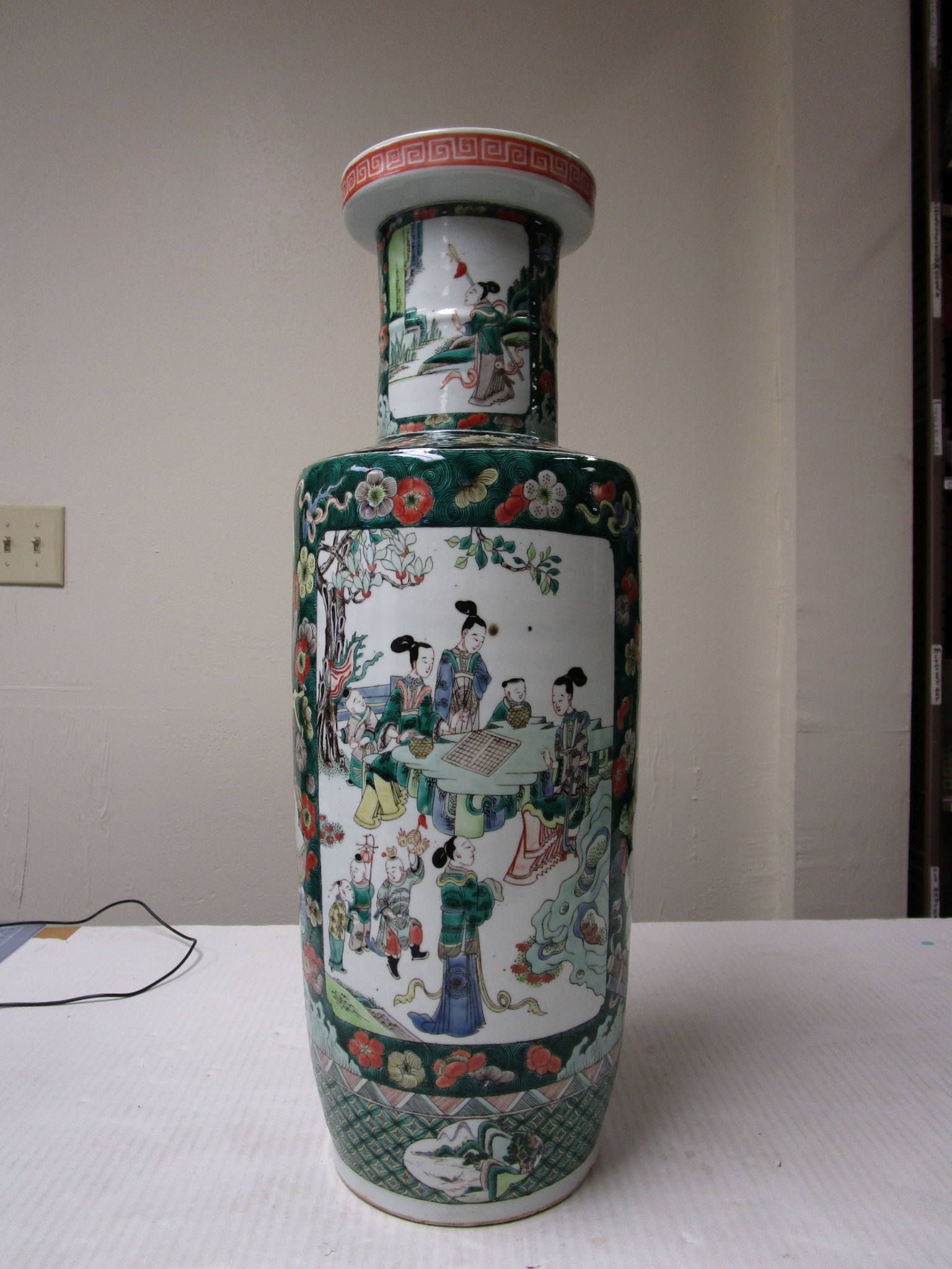 A Chinese Famille Verte Enameled Rouleau Vase Late Qing dynasty