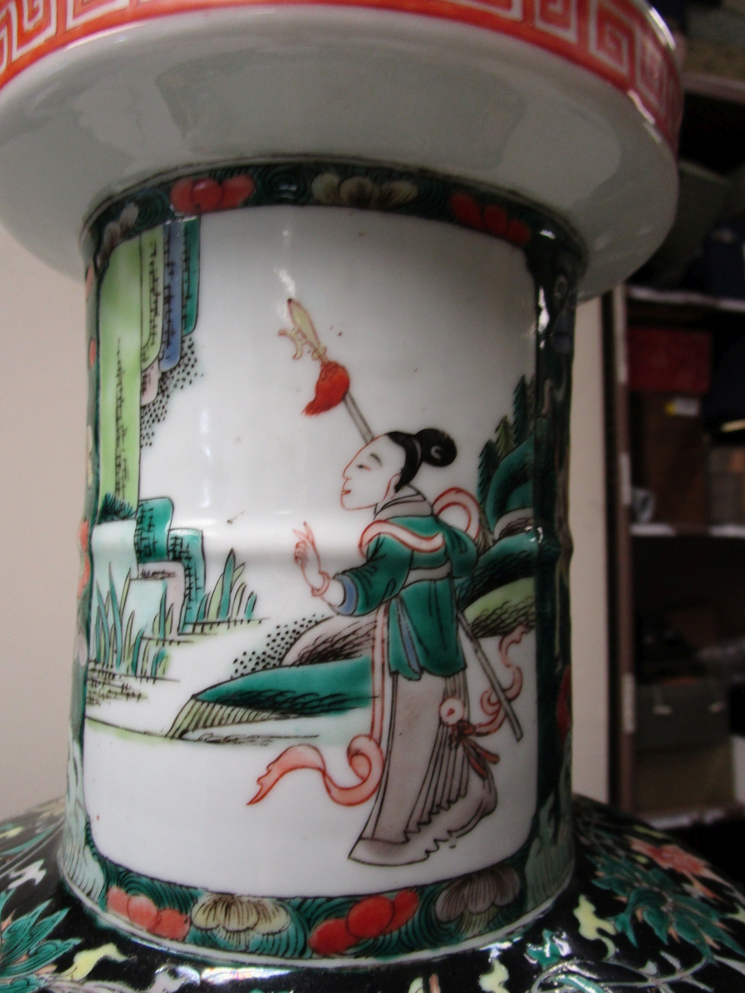 A Chinese Famille Verte Enameled Rouleau Vase Late Qing dynasty - Image 3 of 11