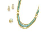 A turquoise bead festoon necklace