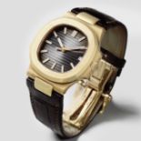Patek Philippe. A fine and rare 18K rose gold automatic calendar wristwatch Nautilus, Ref: 5711,...