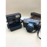 Vintage Polaroid Onestep Flash (600 series) together with Minolta 7s camera with carry case.