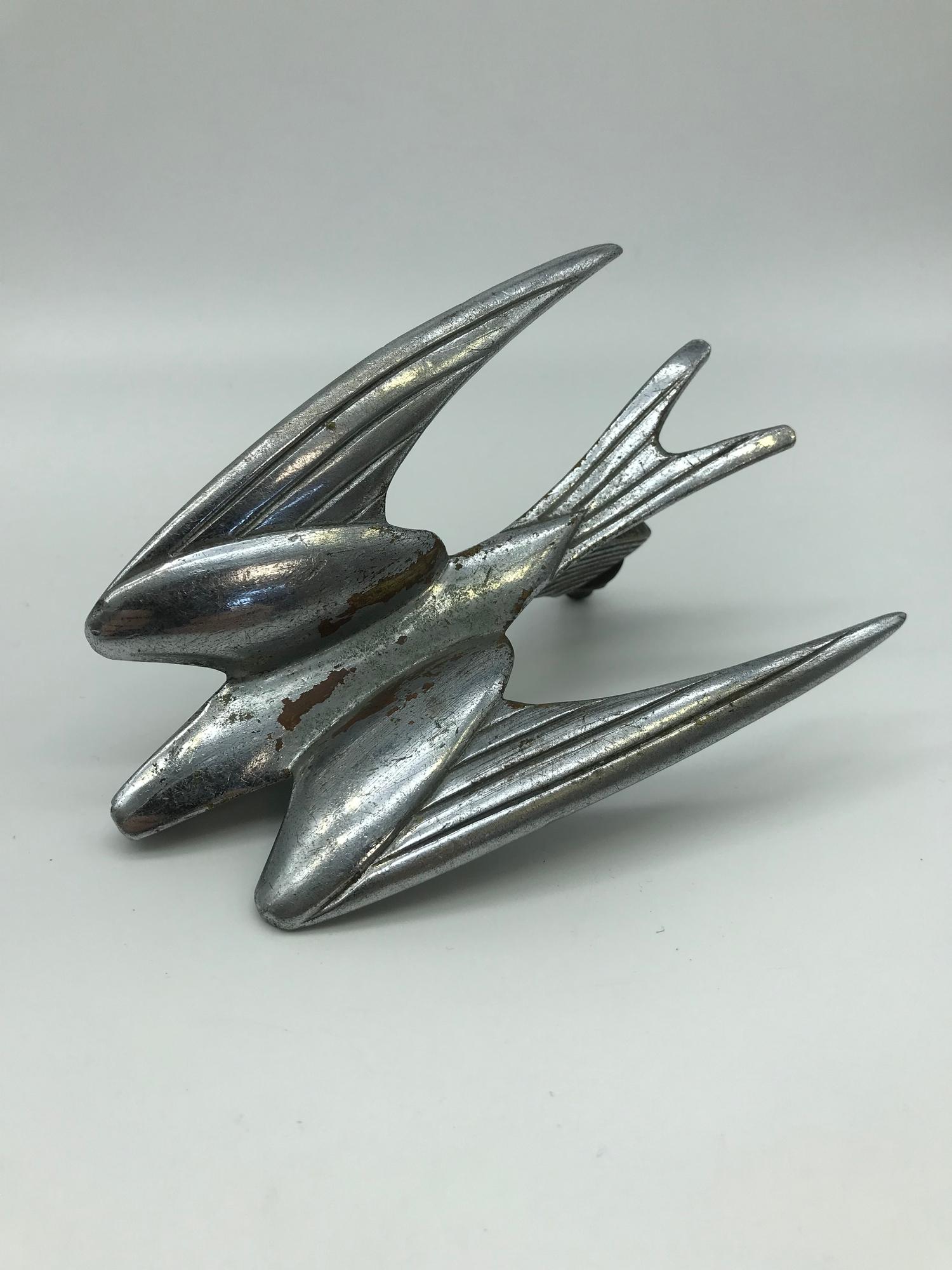 A 1930s Swift/ Swallow bird car mascot by Desmo. Measures 13cm in length.