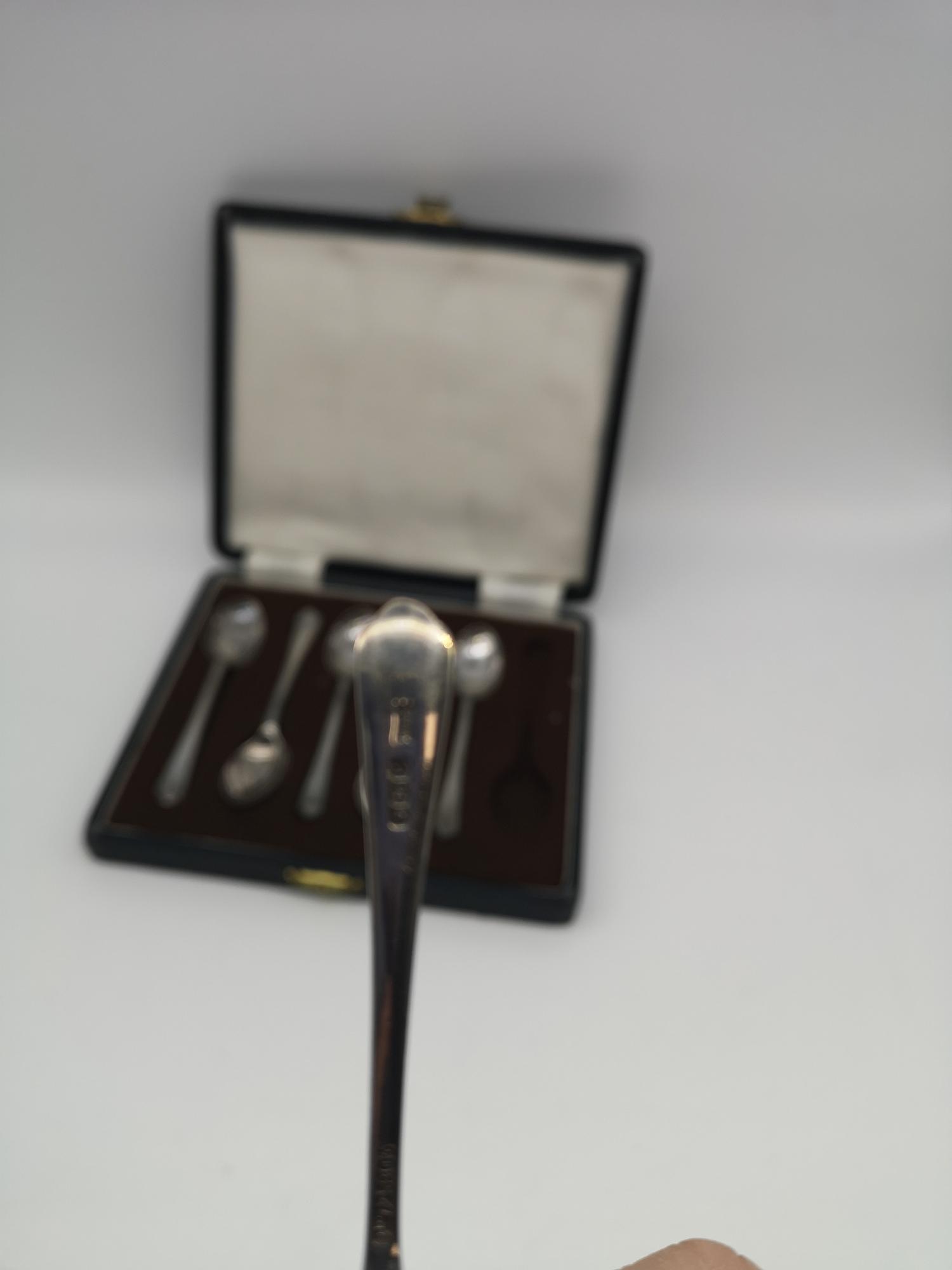 A set of six Sheffield silver teaspoons (Walker & Hall) - Image 2 of 3