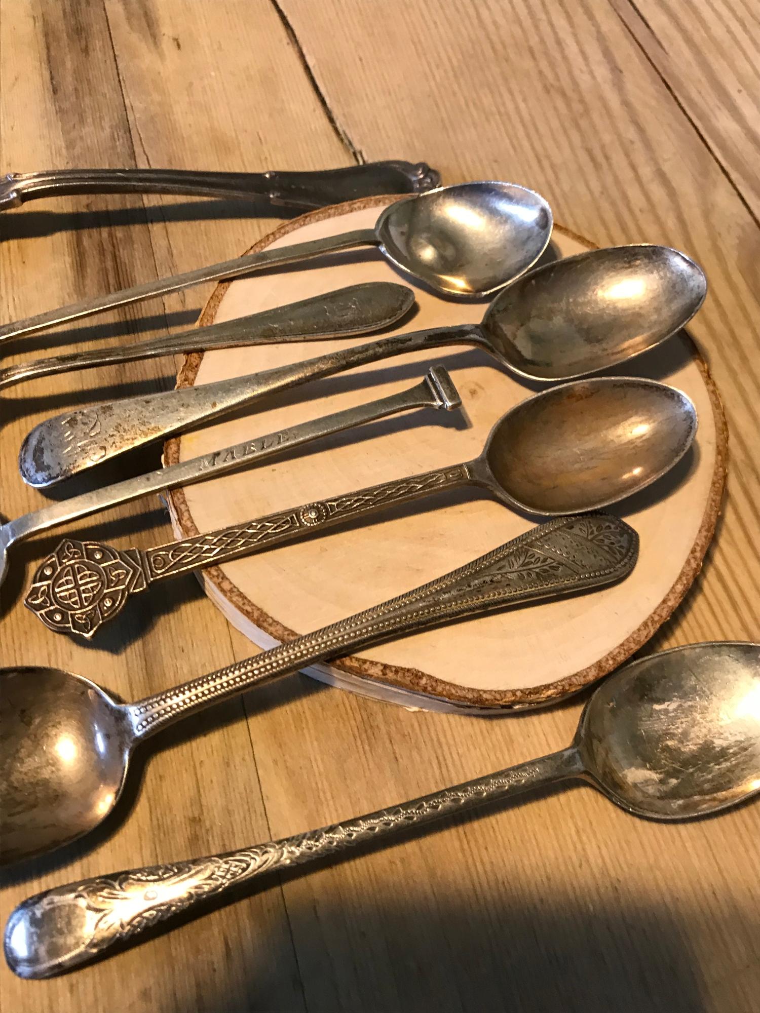 A Lot of Sheffield & Birmingham silver tea spoons. 122grams in weight