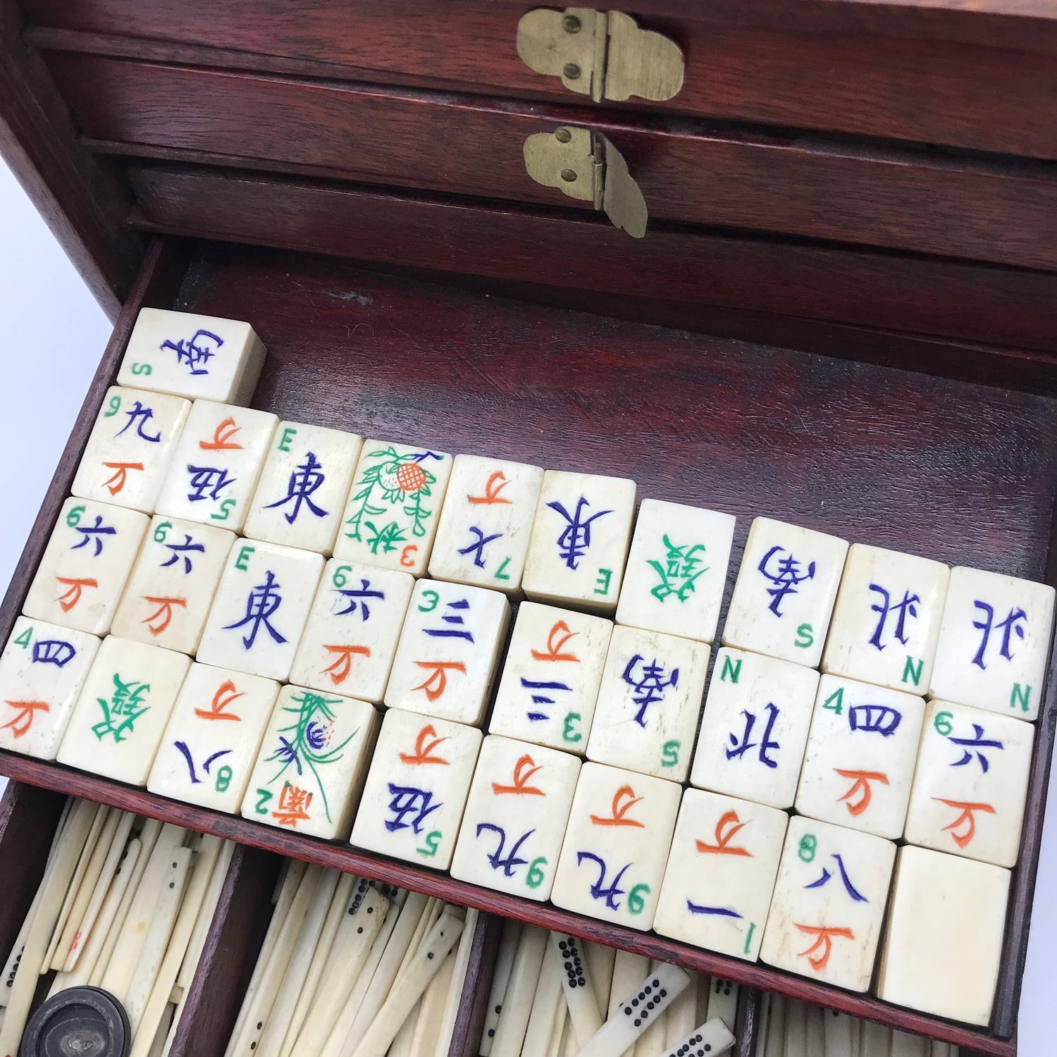 An early 1900's Mahjong set, made with bone and bamboo, fitted within a small hard wood chest - Image 6 of 7
