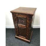 A Victorian pot cupboard. Measures 76x41x37cm