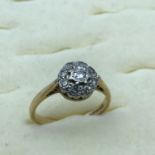 18ct gold diamond cluster ring. Size N.