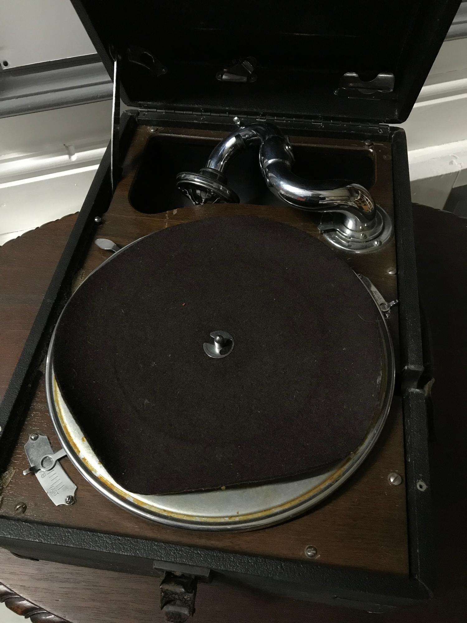 Vintage portable His Masters Voice Gramophone - Image 2 of 4