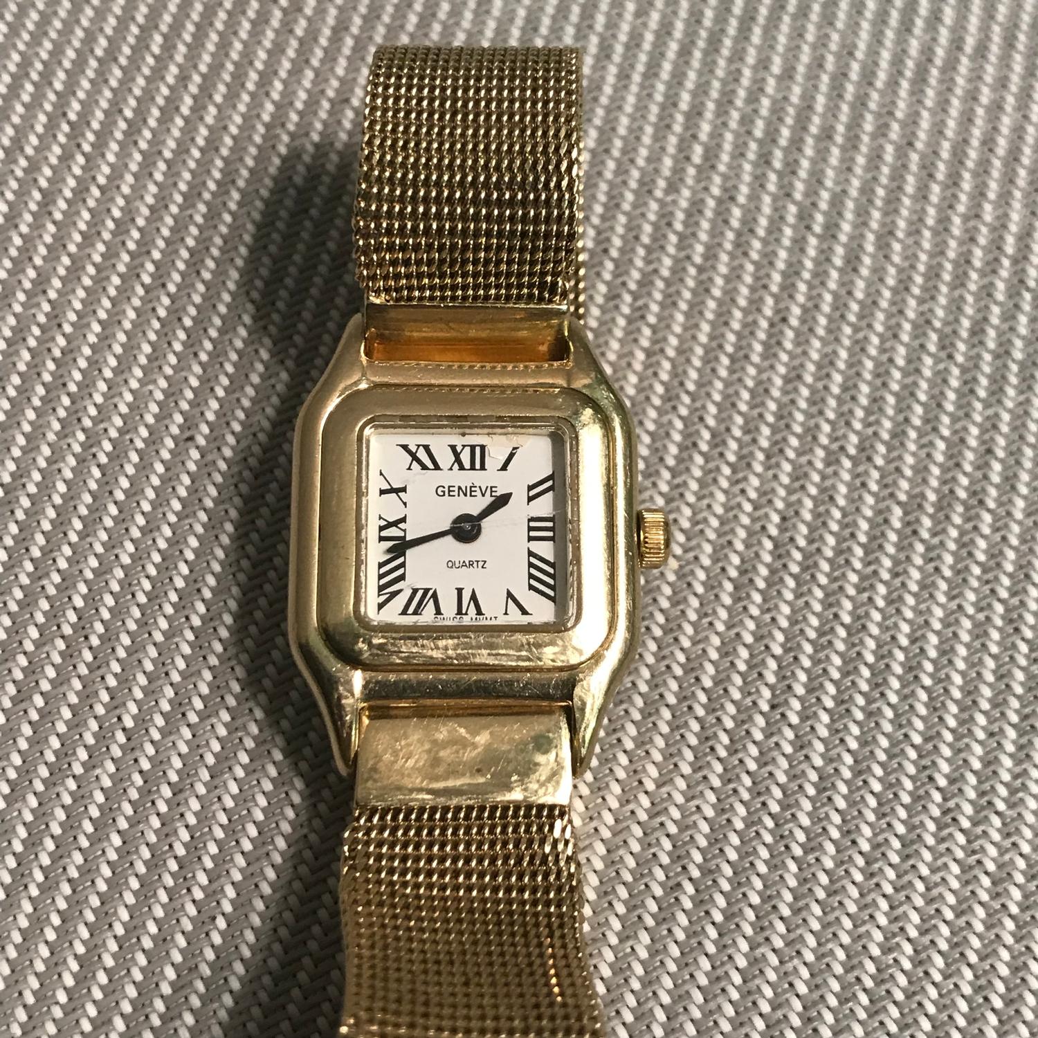 A 14kt gold ladies Geneve Quartz watch styled with a square face, 7 Jewels. Weighs 26.11grams. - Image 2 of 6