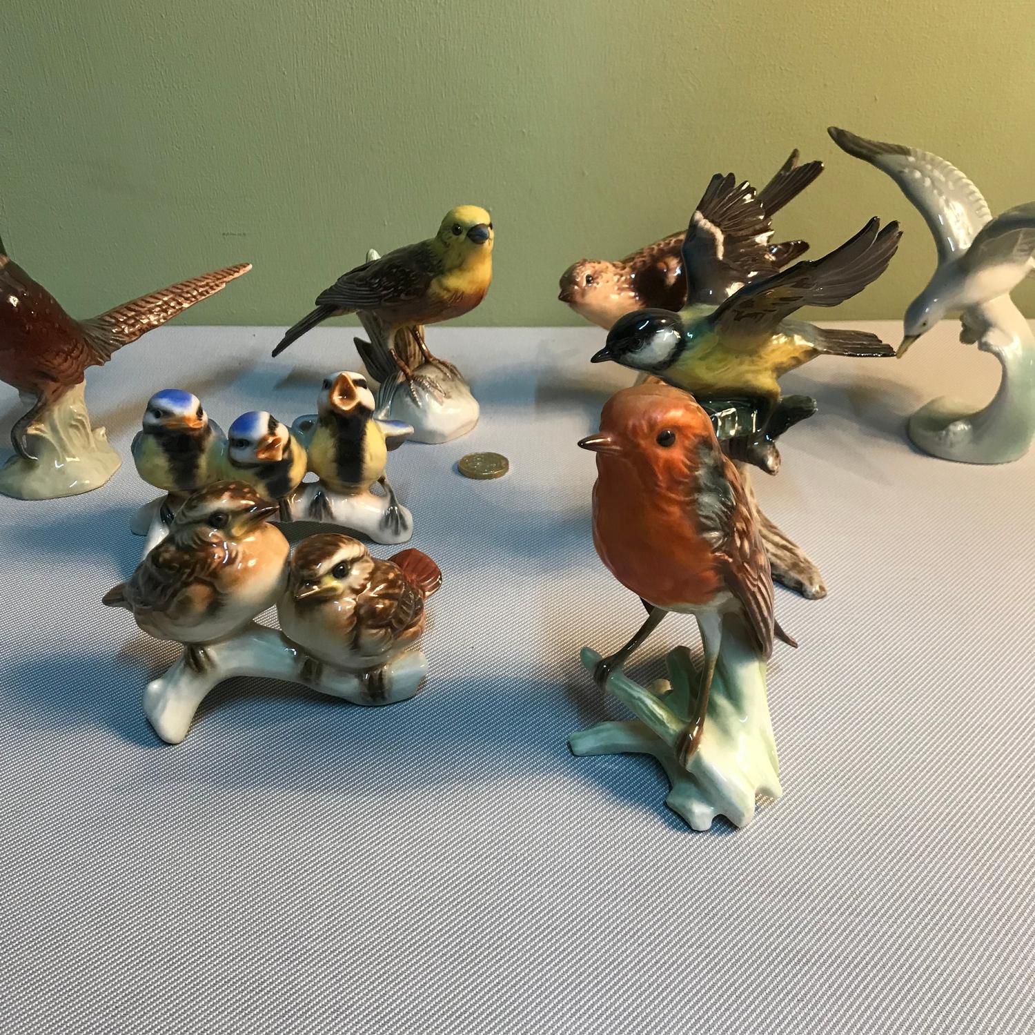 A Lot of 8 Goebel bird figurines, Includes Robin, Great Titmouse, Seagull, Pheasant & Yellow Hammer. - Image 2 of 4