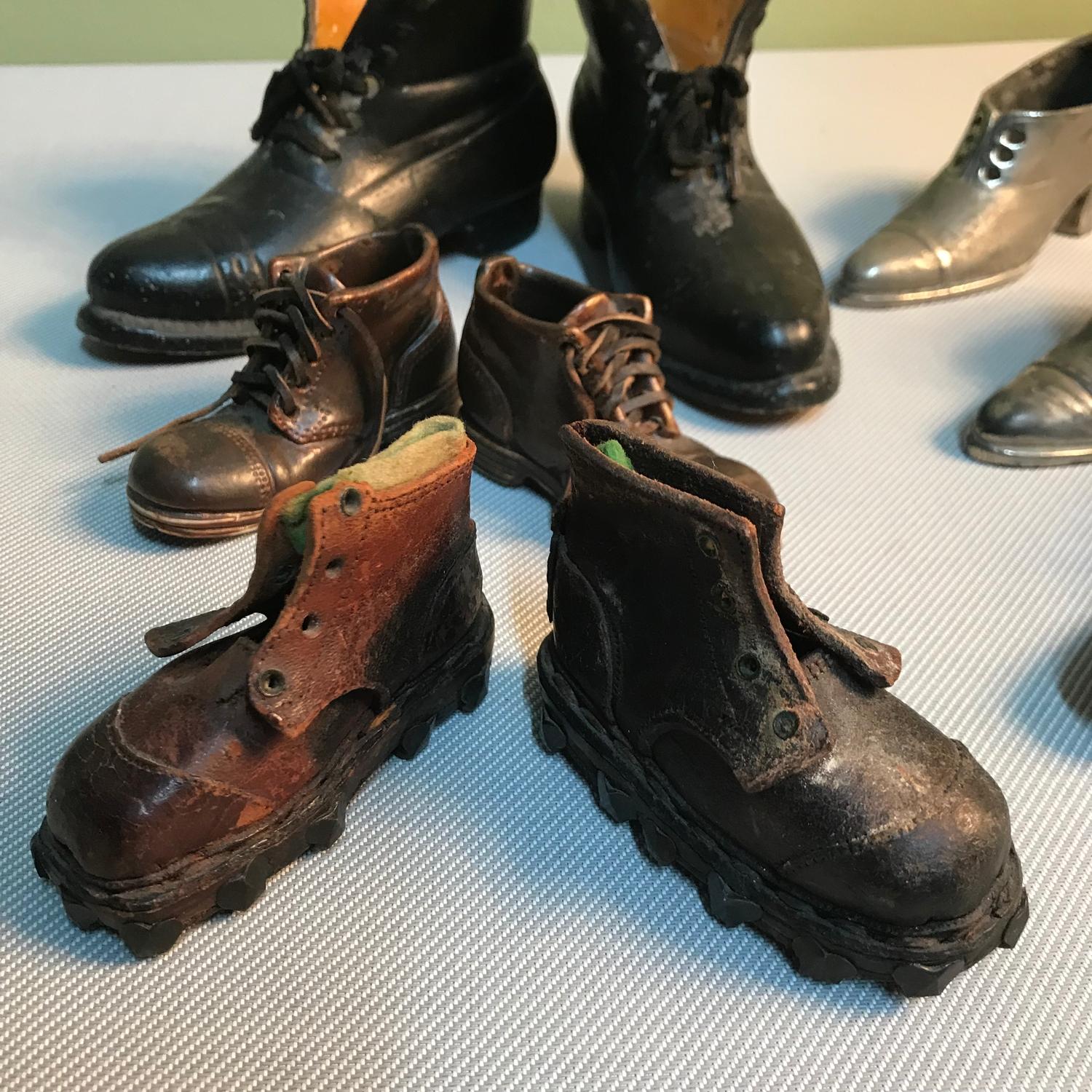 A small collection of pin cushion shoes, two pairs of Porcelain shoes and Italian made leather - Image 2 of 4