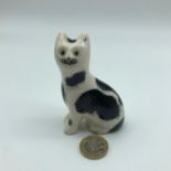 A Small Wemyss ware cat by G.Hill pottery. Measures 8.5cm in height