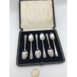 A set of 6 Sheffield silver tea spoons within a fitted case.