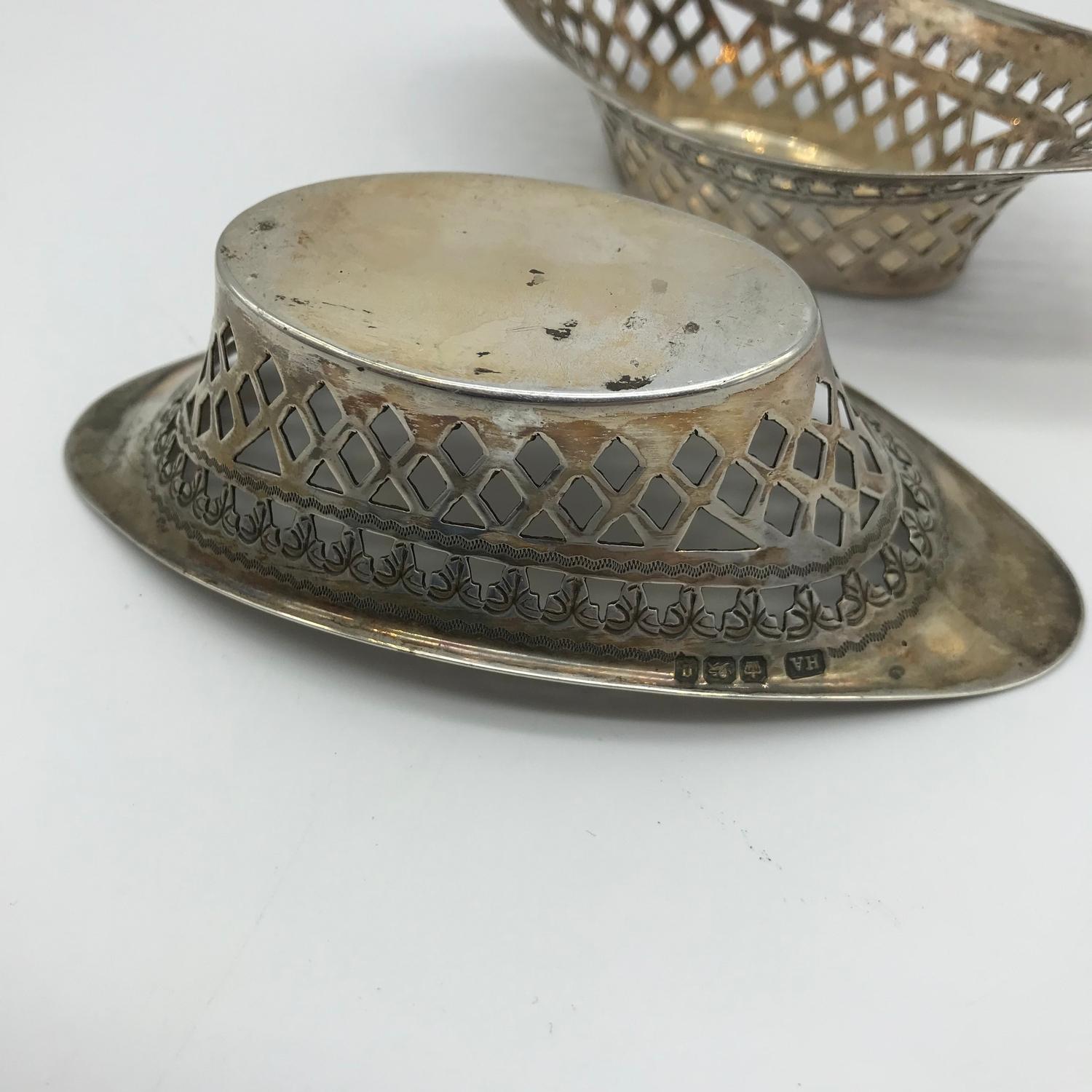 A Pair of pierced Sheffield silver dishes, Maker Henry Atkin, Dated 1899. Total weight 65grams - Image 2 of 2