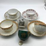 A Lot of 4 early 19th century cups and saucers together with two odds cups, included in this lot
