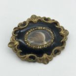 A Victorian mourning brooch/ Pendant