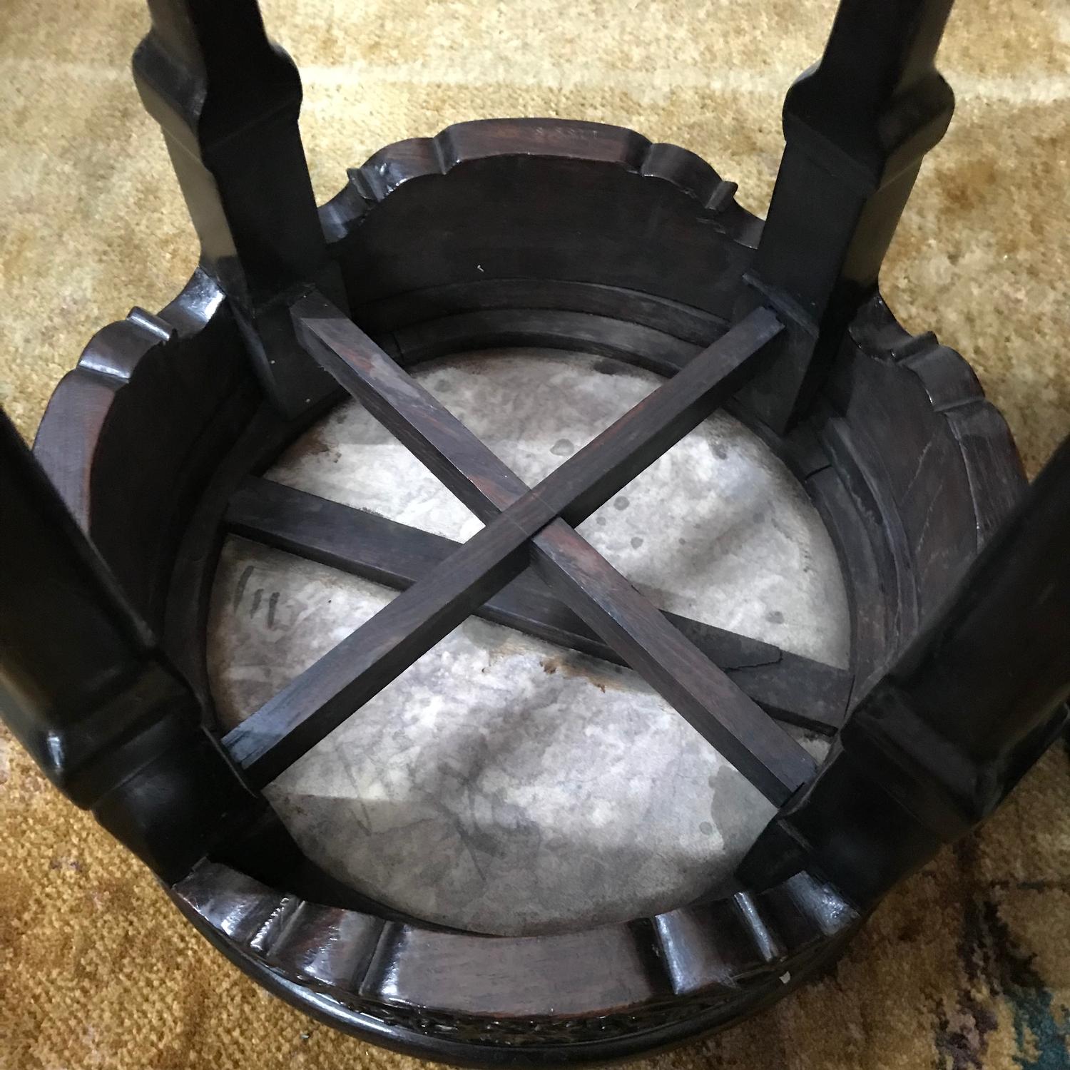 A Pair of 18th/ 19th century oriental hand carved darkwood pedestal stand tables, designed with - Image 6 of 7