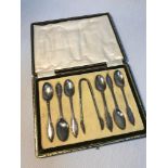 A Set of 6 Solid Sheffield silver tea spoons and sugar tongs, Fitted within an ornate case. Makers