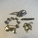 A Lot of 4 antique brooches, Includes 9ct gold lead design brooch, 9ct gold and jade bar brooch,