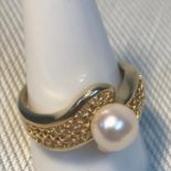 A 14ct gold ladies ring set with large single pearl. Ring size T, Weighs 5.60grams.