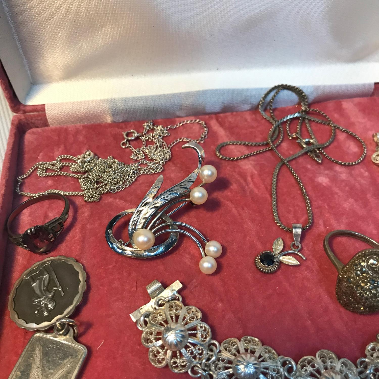 A Selection of silver jewellery which includes Egyptian silver floral design bracelet, silver and - Image 3 of 4