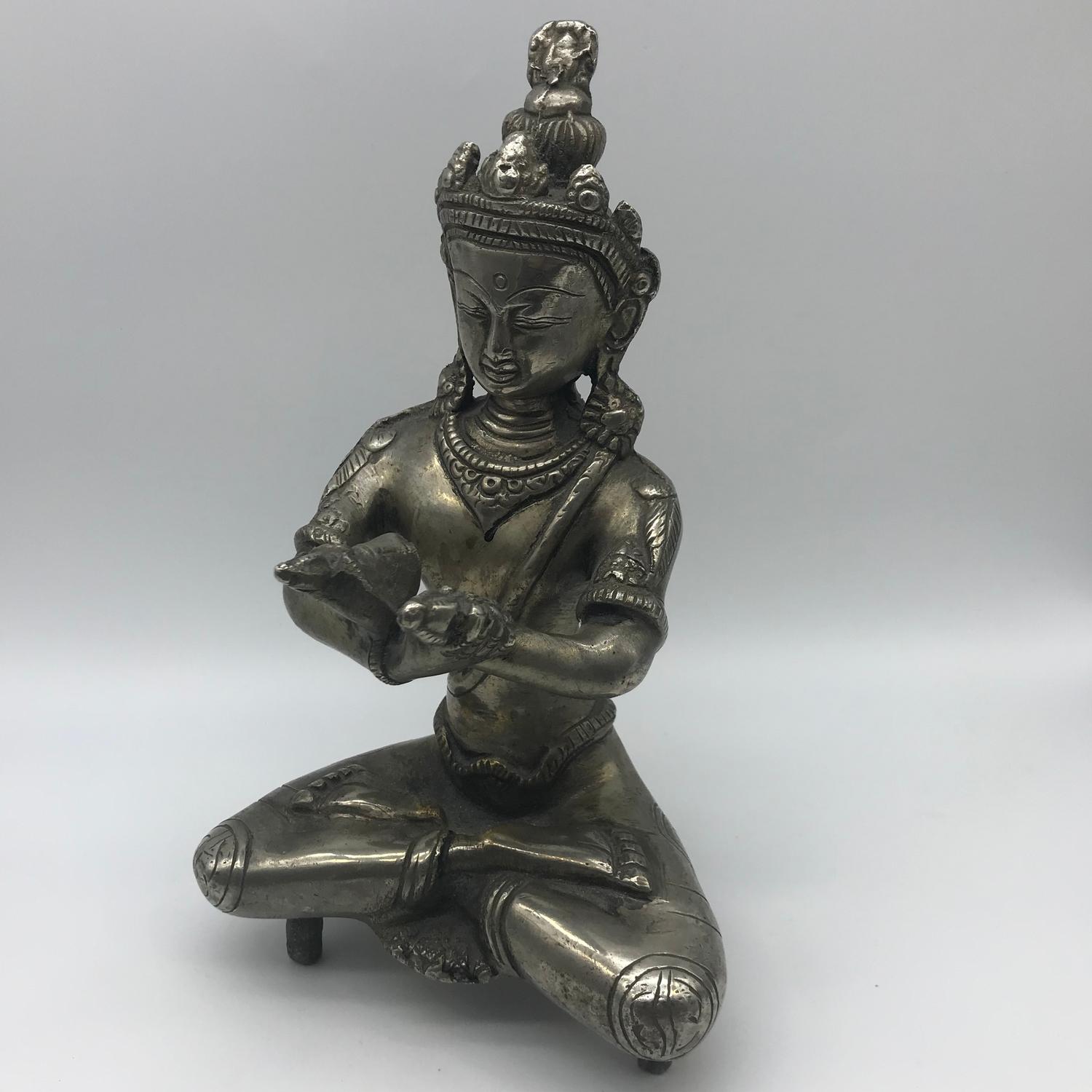 A Large heavy bronze Thai Buddha figure, Measures 25cm in height