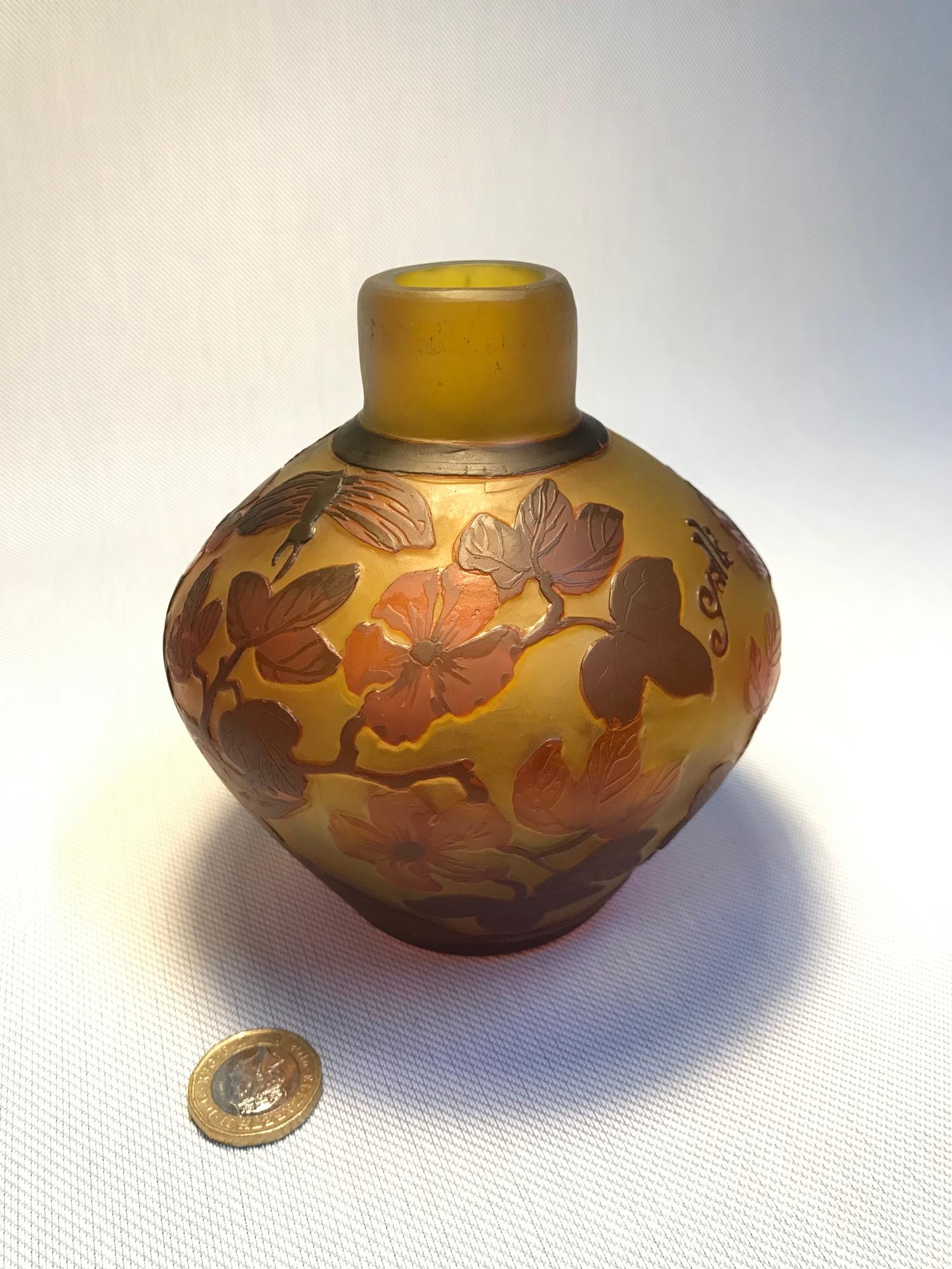 A Vintage French art glass Cameo raised leaf design bud vase. Signed Galle. Measures 12.5cm in