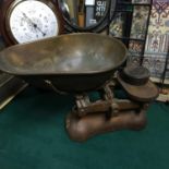 A Large set of antique weighing scale with 4 lb weight