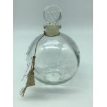 Vintage Lalique perfume bottle for "Je Reviens" Worth Eau de toilette. Measures 13.5cm in height