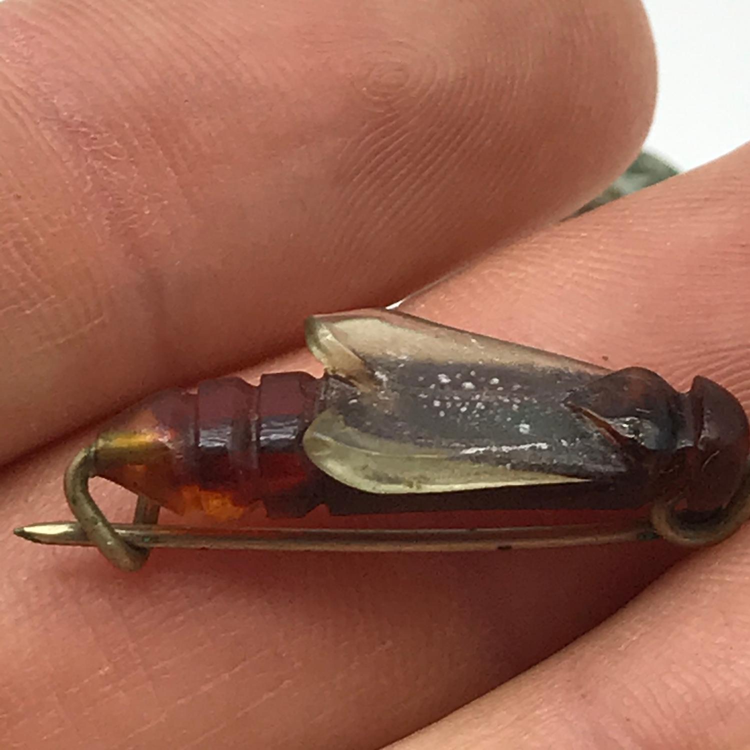 A Gold bar brooch set with a stone carved scarab beetle, A Vintage Lucite Cicada plastic bug brooch, - Image 6 of 7