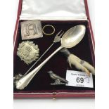 A Selection of collectable odds which includes a London silver arts and crafts brooch, Birmingham