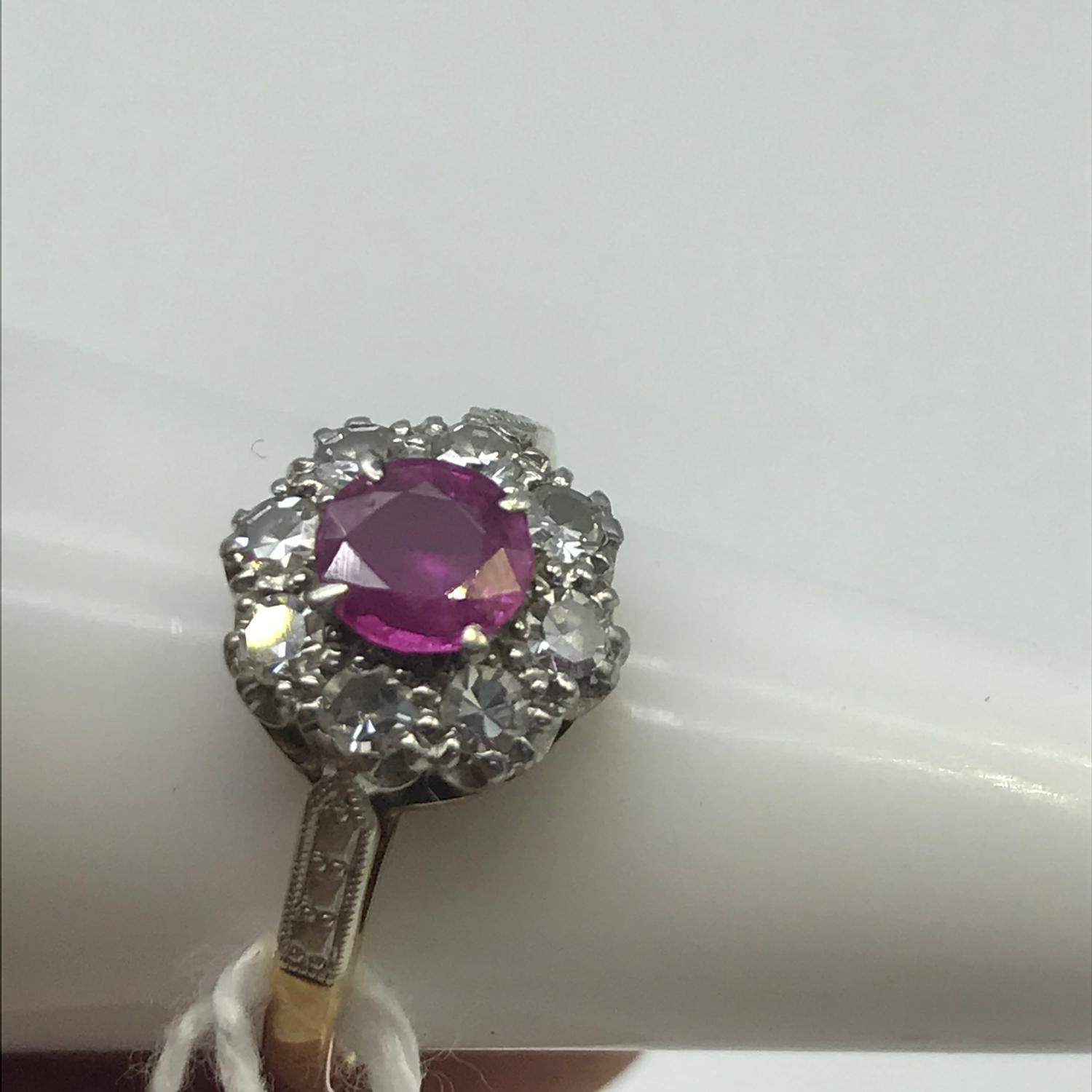 An 18ct gold and platinum ladies ring set with 8 diamonds and a large single ruby stone. Weighs 2. - Image 2 of 4